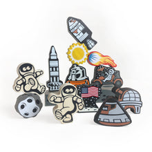 Load image into Gallery viewer, Lunar Lander Balance Game & Playset